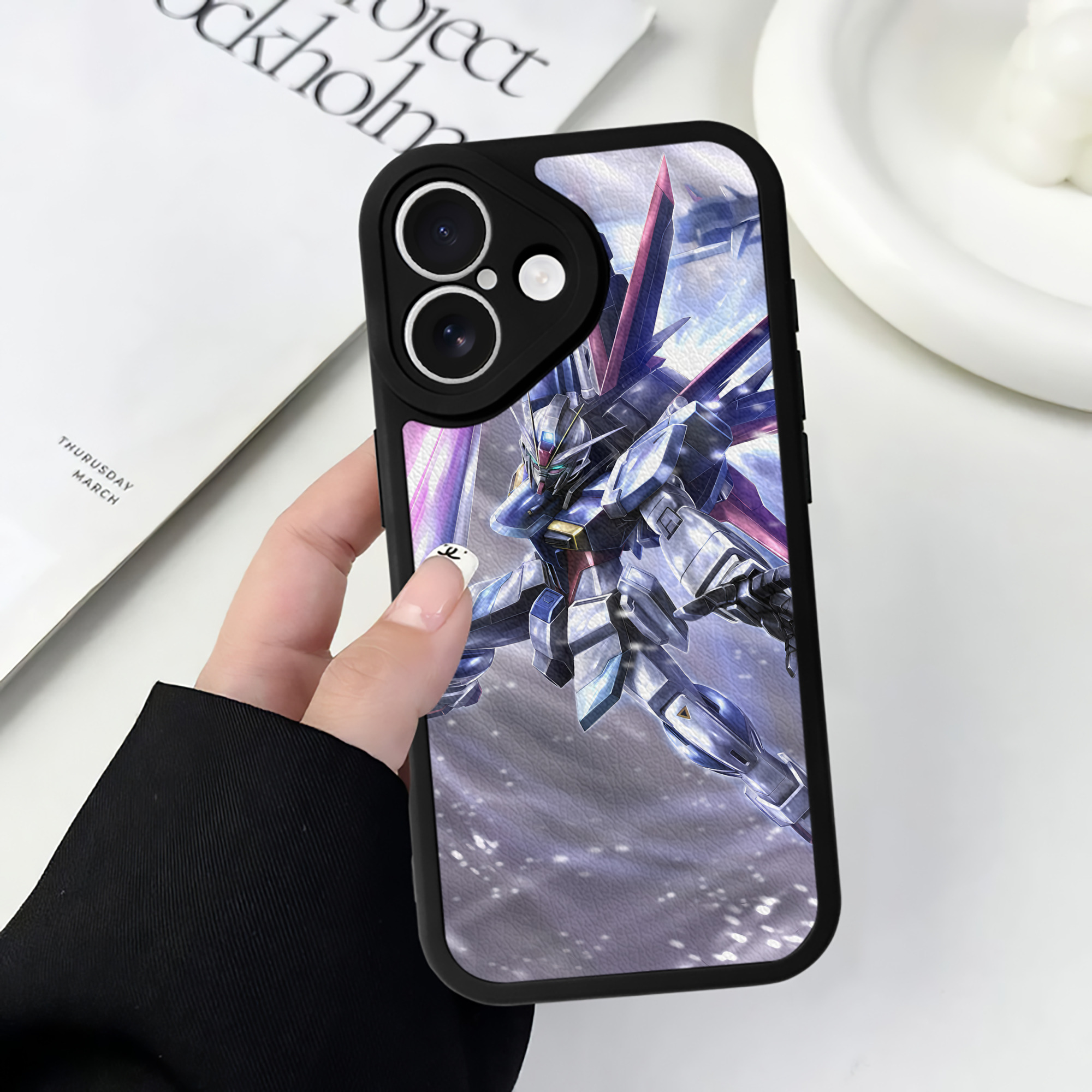 （画像用） 機動戦士ガンダム Mobile Suit Gundam 【iPhone 16シリーズ対応】シリコンスマホケース（レザー調） 材質：シリコン